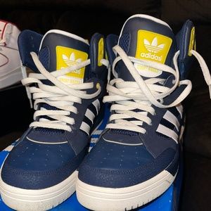 Adidas Court Raider Mid, Men’s size 12 (Pre-Owned)